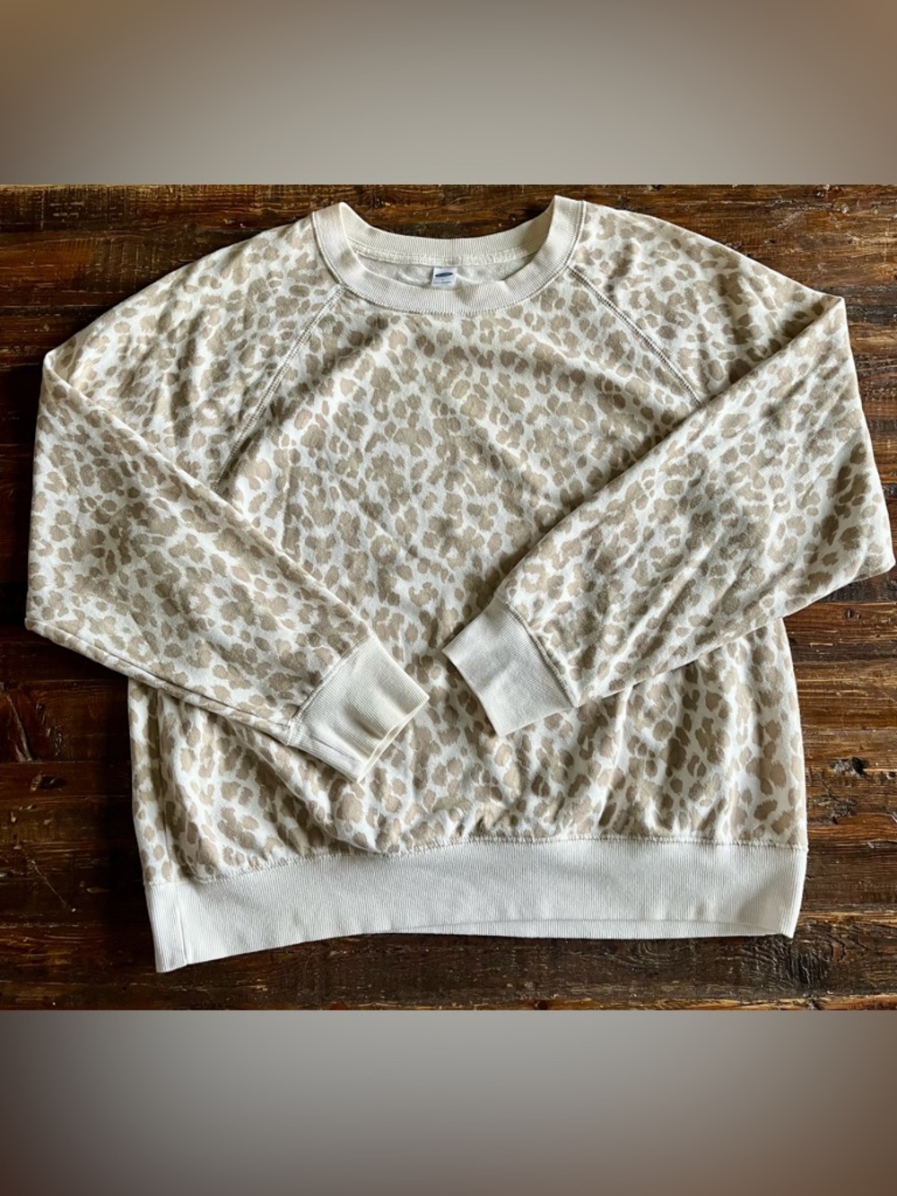 Old Navy Women’s Cream Leopard Print Pullover Sweatshirt Sz M/L EUC